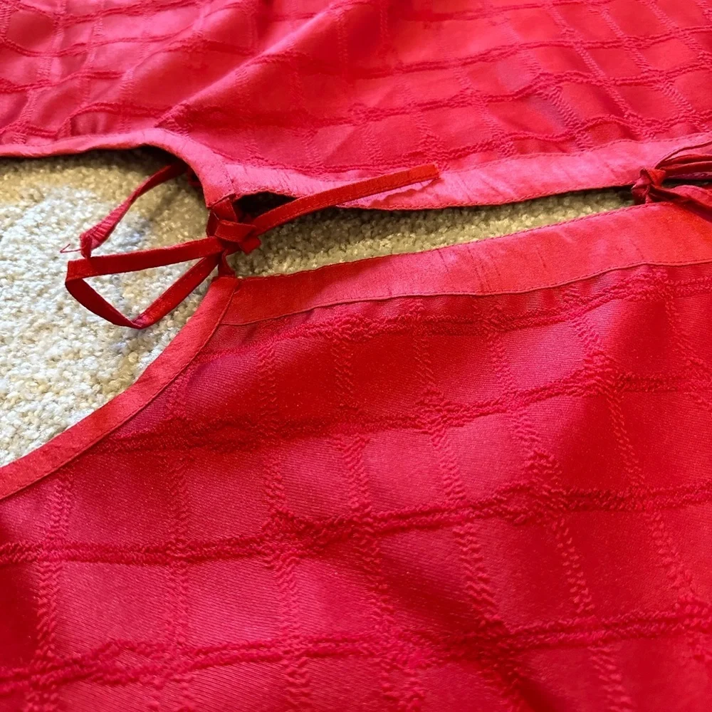 Red & Green Christmas Tree Skirt - Picture 2 of 12